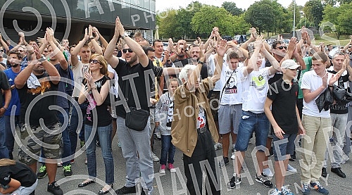 Protest navijaca Kosarkaskog kluba Partizan ispred stadiona FK Partizan u znak podrske treneru Dusku Vujosevicu.