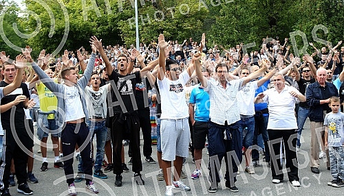 Protest navijaca Kosarkaskog kluba Partizan ispred stadiona FK Partizan u znak podrske treneru Dusku Vujosevicu.