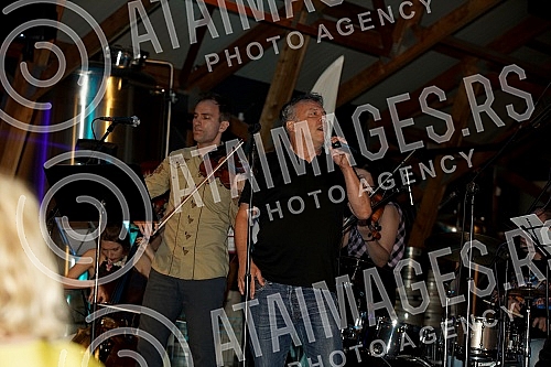 A gathering with Stefan Milenkovic, Dr. Nelet Karajlic and the team of the Rock El Clasico project, which will be performed on June 21 at the Tasmajdan Stadium, was organized at the Docker Pub.U Docker Pubu organizovano je druzenje sa Stefanom Mile