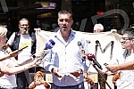 The Kreni-promeni movement and the Association for the Protection of Constitutionality and Legality organized a performance and a press conference in front of REM on the occasion of petitions to take away the frequency from Happy and Pink televisions