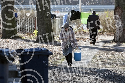 Refugees camp Adasevci near border with Croatia.Izbeglice u kampu Adasevci, na granici sa Hrvatskom.