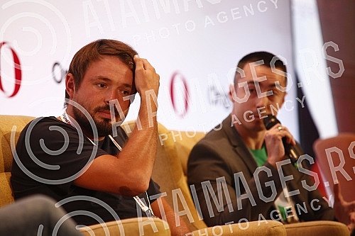 The Original Boost conference, organized by the Novak Djokovic Foundation, is being held at the Crowne Plaza Hotel.U hotelu Crowne Plaza se odrzava konferencija Original Boost, u organizaciji Fondacije Novak Djokovic.