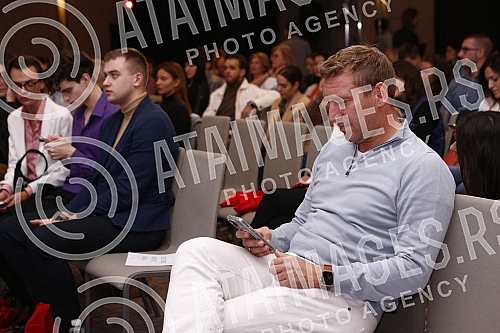 The Original Boost conference, organized by the Novak Djokovic Foundation, is being held at the Crowne Plaza Hotel.U hotelu Crowne Plaza se odrzava konferencija Original Boost, u organizaciji Fondacije Novak Djokovic.