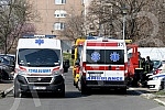 In a fire early this morning, six people were killed and six injured in a tapeworm in Milutin Milankovic Boulevard in New Belgrade, the Interior Ministry said.
U pozaru rano jutros u soliteru u Bulevaru Milutina Milankovica u Novom Beogradu, smrtno j