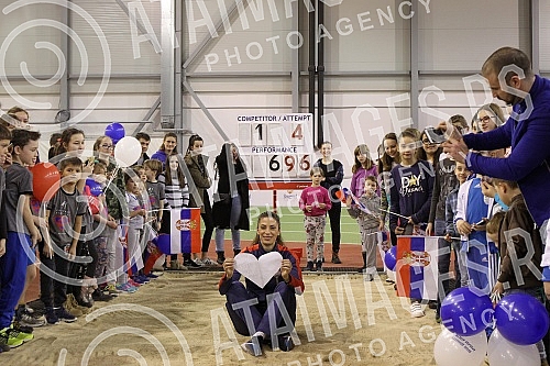 Ivana Spanovic, the winner of the gold medal at the WC indoor in the Birmingham.Docek Ivane Spanovic po osvajanju zlatn medalje na SP u dvorani u Birmigemu.