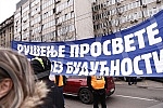 The protest of the Union of Teachers' Unions was held in Manjez Park, across from the building where the ministries are located.Protest Unije sindikata prosvetnih radnika odrzan je u parku Manjez, preko puta zgrade u kojoj se smestena ministarstva.