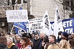 The protest of the Union of Teachers' Unions was held in Manjez Park, across from the building where the ministries are located.Protest Unije sindikata prosvetnih radnika odrzan je u parku Manjez, preko puta zgrade u kojoj se smestena ministarstva.