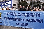 The protest of the Union of Teachers' Unions was held in Manjez Park, across from the building where the ministries are located.Protest Unije sindikata prosvetnih radnika odrzan je u parku Manjez, preko puta zgrade u kojoj se smestena ministarstva.