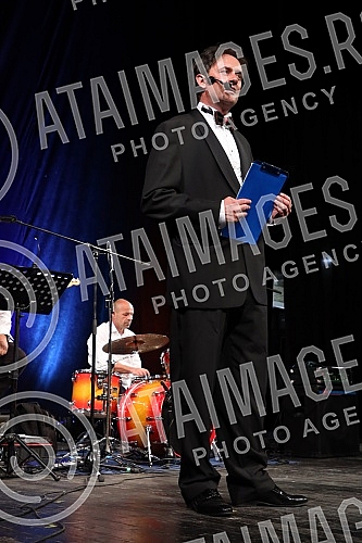 3. Evergreen fest was held at the Theater on the Hill, organized by TO Cukarica, Tangram Center and Touchsound production, and each of the festival participants handed one seedling of Pancic spruce to Cukarica primary schools, appealing to protect en