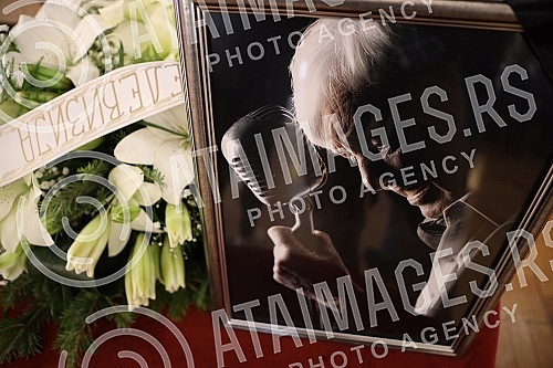 Commemoration on the occasion of the death of one of the greatest Serbian and Yugoslav singers of popular music, Djordje Marjanovic, was held in the Ceremonial Hall of the Belgrade City Assembly.Komemoracija povodom smrti jednog od najvecih srpskih