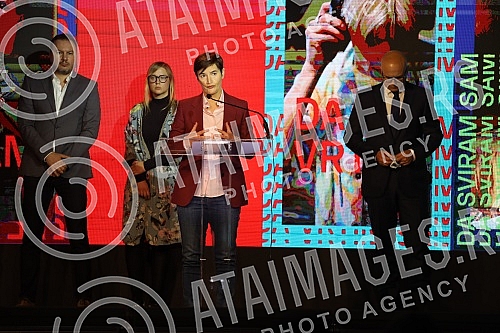 The start of the youth vaccination campaign has been announced at the Belgrade Youth Center.U Domu omladine Beograda najavljen pocetak kampanje za vakcinaciju mladih. 