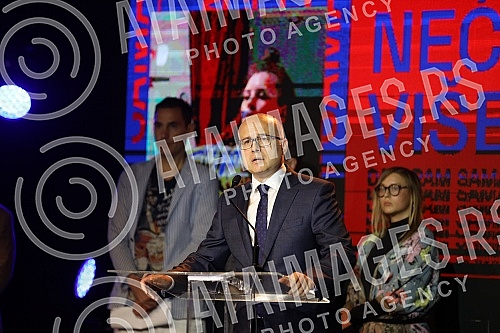 The start of the youth vaccination campaign has been announced at the Belgrade Youth Center.U Domu omladine Beograda najavljen pocetak kampanje za vakcinaciju mladih. 