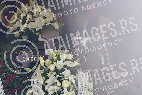 One of the greatest Serbian and Yugoslav singers of popular music, Djordje Marjanovic, was buried in the Alley of Merited Citizens at the New Cemetery.Jedan od najvecih srpskih i jugoslovenskih pevaca zabavne muzike Djordja Marjanovica sahranjen je