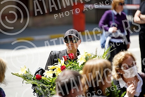 One of the greatest Serbian and Yugoslav singers of popular music, Djordje Marjanovic, was buried in the Alley of Merited Citizens at the New Cemetery.Jedan od najvecih srpskih i jugoslovenskih pevaca zabavne muzike Djordja Marjanovica sahranjen je