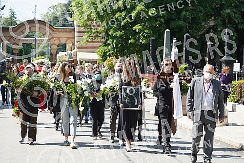 One of the greatest Serbian and Yugoslav singers of popular music, Djordje Marjanovic, was buried in the Alley of Merited Citizens at the New Cemetery.Jedan od najvecih srpskih i jugoslovenskih pevaca zabavne muzike Djordja Marjanovica sahranjen je