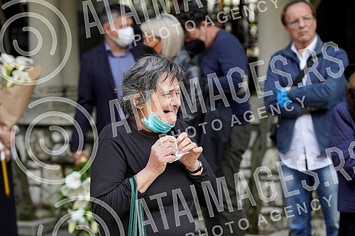One of the greatest Serbian and Yugoslav singers of popular music, Djordje Marjanovic, was buried in the Alley of Merited Citizens at the New Cemetery.Jedan od najvecih srpskih i jugoslovenskih pevaca zabavne muzike Djordja Marjanovica sahranjen je
