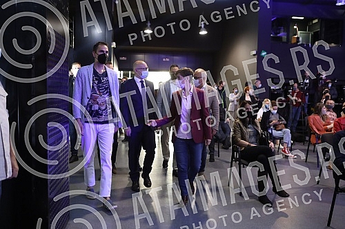 The start of the youth vaccination campaign has been announced at the Belgrade Youth Center.U Domu omladine Beograda najavljen pocetak kampanje za vakcinaciju mladih. 