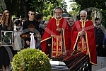 One of the greatest Serbian and Yugoslav singers of popular music, Djordje Marjanovic, was buried in the Alley of Merited Citizens at the New Cemetery.Jedan od najvecih srpskih i jugoslovenskih pevaca zabavne muzike Djordja Marjanovica sahranjen je