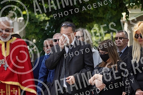 One of the greatest Serbian and Yugoslav singers of popular music, Djordje Marjanovic, was buried in the Alley of Merited Citizens at the New Cemetery.Jedan od najvecih srpskih i jugoslovenskih pevaca zabavne muzike Djordja Marjanovica sahranjen je