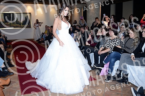 A celebrated lady magazine in wedding dresses at Hyatt Hotel was held.Odrzana revija poznatih dama u vencanicama u hotelu Hyatt.