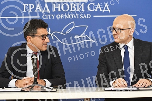 The Mayor of Novi Sad Milos Vucevic and the Regional Director of the European Bank for Reconstruction and Development Matteo Colangelii signed a Loan Agreement in order to implement the Project for the procurement of up to ten low-floor electric buse