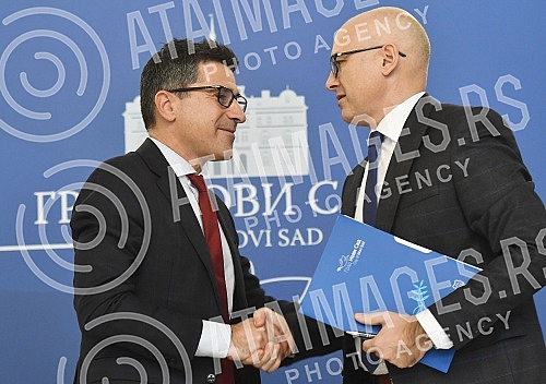 The Mayor of Novi Sad Milos Vucevic and the Regional Director of the European Bank for Reconstruction and Development Matteo Colangelii signed a Loan Agreement in order to implement the Project for the procurement of up to ten low-floor electric buse