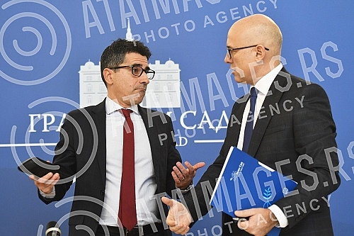 The Mayor of Novi Sad Milos Vucevic and the Regional Director of the European Bank for Reconstruction and Development Matteo Colangelii signed a Loan Agreement in order to implement the Project for the procurement of up to ten low-floor electric buse