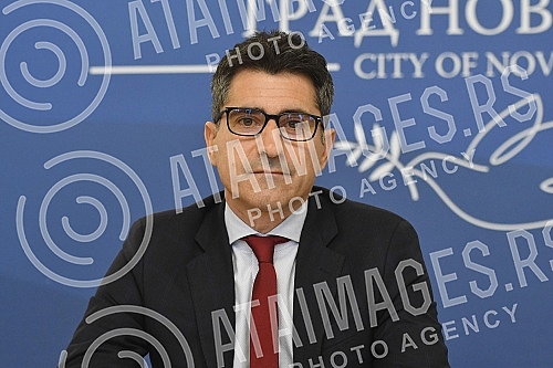 The Mayor of Novi Sad Milos Vucevic and the Regional Director of the European Bank for Reconstruction and Development Matteo Colangelii signed a Loan Agreement in order to implement the Project for the procurement of up to ten low-floor electric buse