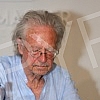 Nobel Laureate Peter Handke, who during a short visit to Belgrade, socialized with readers in the Delfi SKC bookstore and signed his books.Nobelovac Peter Handke, koji je u kratkoj poseti Beogradu druzio se sa citaocima u knjizari Delfi SKC i potpi