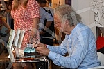 Nobel Laureate Peter Handke, who during a short visit to Belgrade, socialized with readers in the Delfi SKC bookstore and signed his books.Nobelovac Peter Handke, koji je u kratkoj poseti Beogradu druzio se sa citaocima u knjizari Delfi SKC i potpi