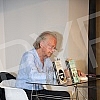 Nobel Laureate Peter Handke, who during a short visit to Belgrade, socialized with readers in the Delfi SKC bookstore and signed his books.Nobelovac Peter Handke, koji je u kratkoj poseti Beogradu druzio se sa citaocima u knjizari Delfi SKC i potpi