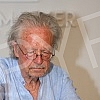 Nobel Laureate Peter Handke, who during a short visit to Belgrade, socialized with readers in the Delfi SKC bookstore and signed his books.Nobelovac Peter Handke, koji je u kratkoj poseti Beogradu druzio se sa citaocima u knjizari Delfi SKC i potpi