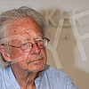 Nobel Laureate Peter Handke, who during a short visit to Belgrade, socialized with readers in the Delfi SKC bookstore and signed his books.Nobelovac Peter Handke, koji je u kratkoj poseti Beogradu druzio se sa citaocima u knjizari Delfi SKC i potpi