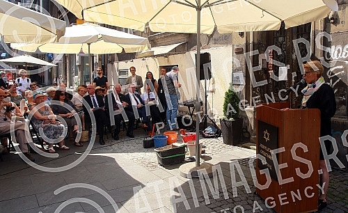 The ceremony of placing the first 10 