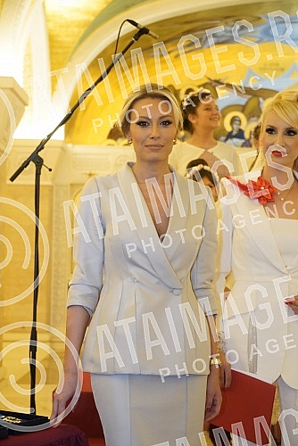 In the Crypt of the Church of St. Sava, the Dajana Paunovic Foundation awarded the Golden Order of St. Mother Anastasia to mothers with three or more children, who come from Central Serbia and Kosovo and Metohija.U Kripti Hrama Svetog Save majkama 