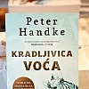Nobel Laureate Peter Handke, who during a short visit to Belgrade, socialized with readers in the Delfi SKC bookstore and signed his books.Nobelovac Peter Handke, koji je u kratkoj poseti Beogradu druzio se sa citaocima u knjizari Delfi SKC i potpi