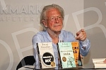Nobel Laureate Peter Handke, who during a short visit to Belgrade, socialized with readers in the Delfi SKC bookstore and signed his books.Nobelovac Peter Handke, koji je u kratkoj poseti Beogradu druzio se sa citaocima u knjizari Delfi SKC i potpi