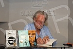 Nobel Laureate Peter Handke, who during a short visit to Belgrade, socialized with readers in the Delfi SKC bookstore and signed his books.Nobelovac Peter Handke, koji je u kratkoj poseti Beogradu druzio se sa citaocima u knjizari Delfi SKC i potpi