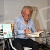 Nobel Laureate Peter Handke, who during a short visit to Belgrade, socialized with readers in the Delfi SKC bookstore and signed his books.Nobelovac Peter Handke, koji je u kratkoj poseti Beogradu druzio se sa citaocima u knjizari Delfi SKC i potpi