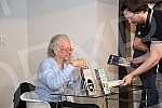 Nobel Laureate Peter Handke, who during a short visit to Belgrade, socialized with readers in the Delfi SKC bookstore and signed his books.Nobelovac Peter Handke, koji je u kratkoj poseti Beogradu druzio se sa citaocima u knjizari Delfi SKC i potpi