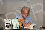 Nobel Laureate Peter Handke, who during a short visit to Belgrade, socialized with readers in the Delfi SKC bookstore and signed his books.Nobelovac Peter Handke, koji je u kratkoj poseti Beogradu druzio se sa citaocima u knjizari Delfi SKC i potpi