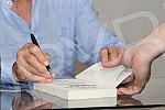 Nobel Laureate Peter Handke, who during a short visit to Belgrade, socialized with readers in the Delfi SKC bookstore and signed his books.Nobelovac Peter Handke, koji je u kratkoj poseti Beogradu druzio se sa citaocima u knjizari Delfi SKC i potpi