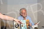 Nobel Laureate Peter Handke, who during a short visit to Belgrade, socialized with readers in the Delfi SKC bookstore and signed his books.Nobelovac Peter Handke, koji je u kratkoj poseti Beogradu druzio se sa citaocima u knjizari Delfi SKC i potpi