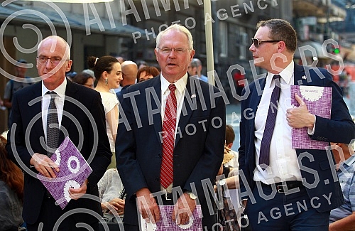 The ceremony of placing the first 10 