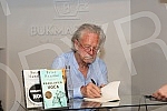 Nobel Laureate Peter Handke, who during a short visit to Belgrade, socialized with readers in the Delfi SKC bookstore and signed his books.Nobelovac Peter Handke, koji je u kratkoj poseti Beogradu druzio se sa citaocima u knjizari Delfi SKC i potpi