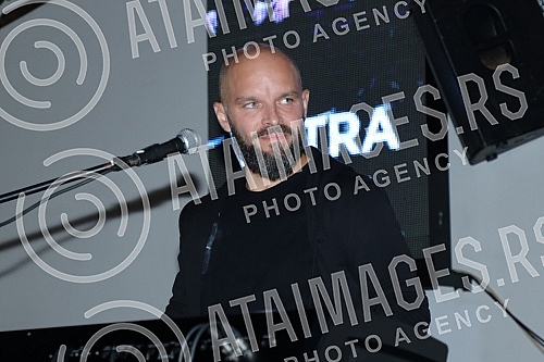 The intimate acoustic concert of the group Vatra was held in BitefArtCafe, and the reason for the same was the new song and upcoming concerts in Belgrade and Novi Sad.Intimni akusticni koncert grupe Vatra odrzan je u BitefArtCafeu,a povod za isti s