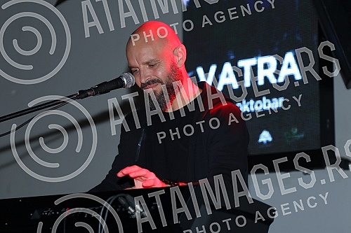The intimate acoustic concert of the group Vatra was held in BitefArtCafe, and the reason for the same was the new song and upcoming concerts in Belgrade and Novi Sad.Intimni akusticni koncert grupe Vatra odrzan je u BitefArtCafeu,a povod za isti s
