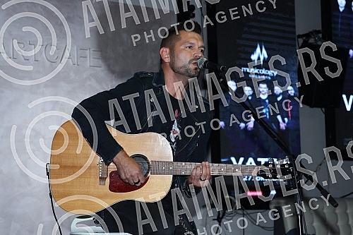 The intimate acoustic concert of the group Vatra was held in BitefArtCafe, and the reason for the same was the new song and upcoming concerts in Belgrade and Novi Sad.Intimni akusticni koncert grupe Vatra odrzan je u BitefArtCafeu,a povod za isti s