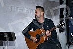 The intimate acoustic concert of the group Vatra was held in BitefArtCafe, and the reason for the same was the new song and upcoming concerts in Belgrade and Novi Sad.Intimni akusticni koncert grupe Vatra odrzan je u BitefArtCafeu,a povod za isti s