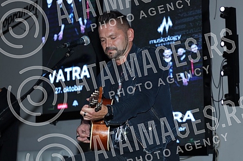 The intimate acoustic concert of the group Vatra was held in BitefArtCafe, and the reason for the same was the new song and upcoming concerts in Belgrade and Novi Sad.Intimni akusticni koncert grupe Vatra odrzan je u BitefArtCafeu,a povod za isti s